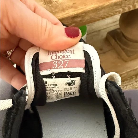 New Balance Black and White Women's Sneakers - Picture 4 of 4